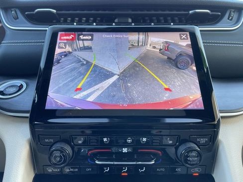 Used 2023 Jeep Grand Cherokee Limited w/ Luxury Tech Group II image 21