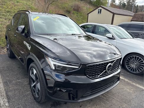 Used 2026 Volvo XC40 B5 Plus w/ Protection Package Premier image 3