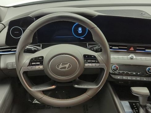 Used 2025 Hyundai Elantra SEL FWD image 22