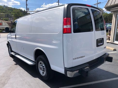 Used 2023 GMC Savana 2500 w/ Driver Convenience Package image 3
