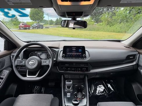 Used 2023 Nissan Rogue SV AWD/4WD image 13