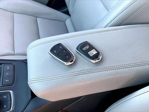 Used 2023 Cadillac XT4 Luxury w/ Cold Weather Package image 10