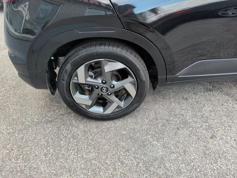 Used 2022 Hyundai Venue SEL FWD image 10