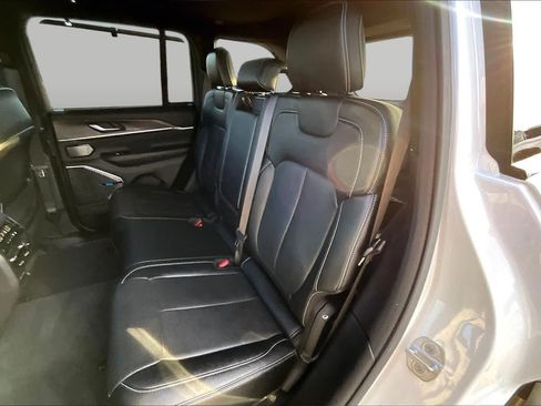 Used 2023 Jeep Grand Cherokee Overland w/ Advanced Protech Group III AWD/4WD image 20