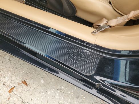 Used 2004 Chevrolet Corvette Coupe image 14