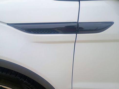 Used 2017 Land Rover Range Rover Evoque SE AWD/4WD image 24
