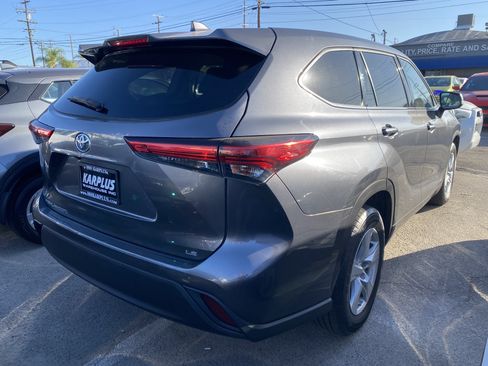 Used 2020 Toyota Highlander LE FWD image 11
