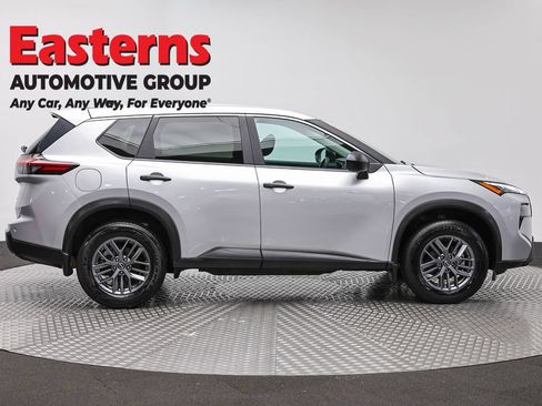 Used 2024 Nissan Rogue S AWD/4WD image 4