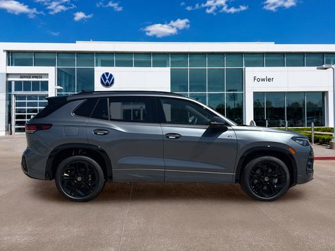 New 2026 Volkswagen Tiguan SE R-Line AWD/4WD image 4