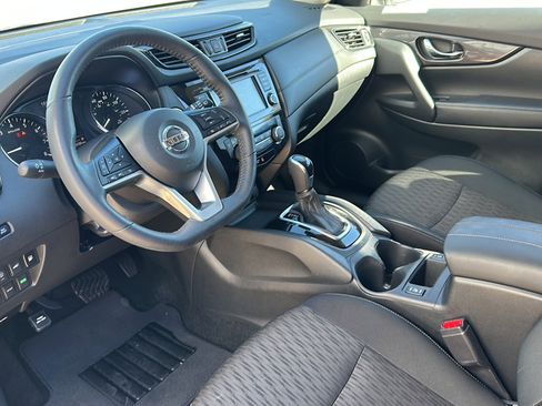 Used 2020 Nissan Rogue SV image 12