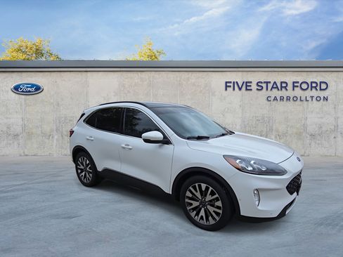 Used 2020 Ford Escape Titanium w/ Titanium Premium Package 2.0 image 2