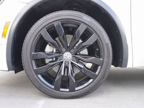 Used 2021 Volkswagen Tiguan SE R-Line image 24