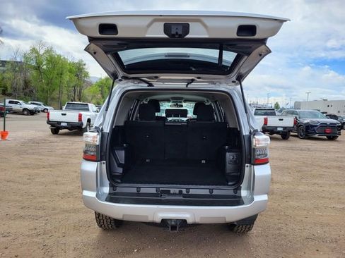 Used 2018 Toyota 4Runner SR5 AWD/4WD image 27