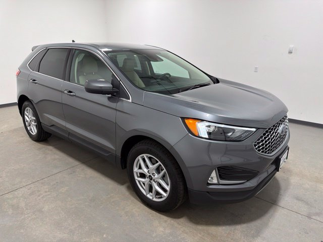 Used 2024 Ford Edge SEL w/ Convenience Package AWD/4WD image 3