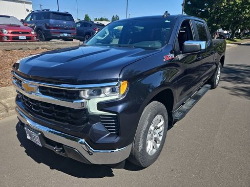 Used 2022 Chevrolet Silverado 1500 LT w/ Z71 Off-Road Package AWD/4WD image 1
