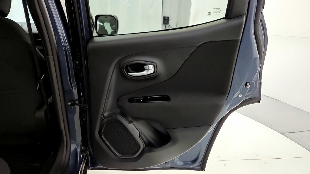 Used 2021 Jeep Renegade Latitude w/ Convenience Group AWD/4WD image 19