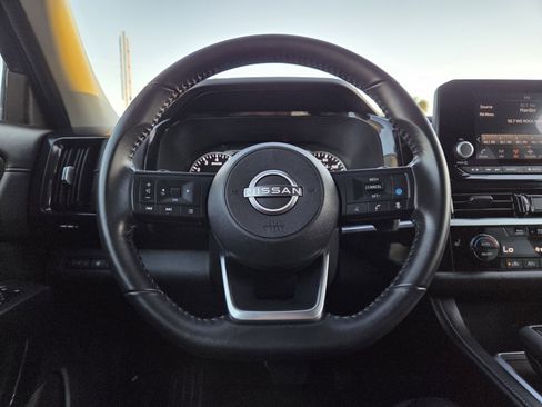 Used 2025 Nissan Pathfinder SV image 41