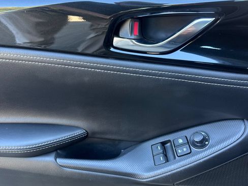 Used 2021 MAZDA MX-5 Miata Club w/ Appearance Package RWD image 12