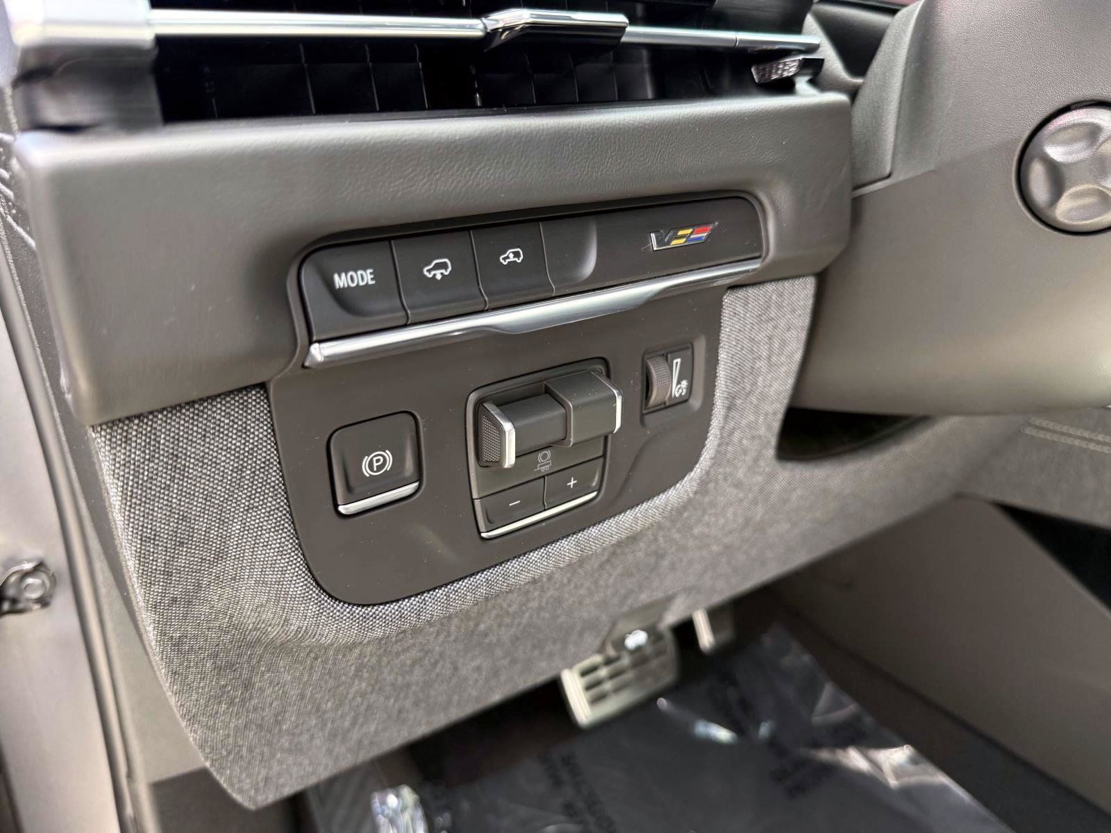 Used 2026 Cadillac Escalade V w/ LPO, Onyx Lite Package AWD/4WD image 24