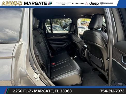Used 2025 Jeep Grand Cherokee Limited w/ Black Appearance Package RWD image 16