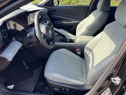 New 2025 Hyundai Elantra Limited image 9