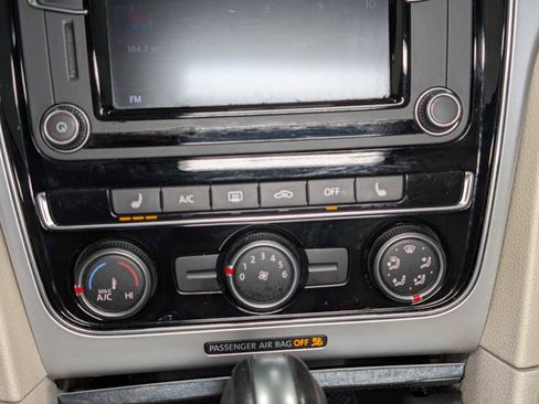 Used 2019 Volkswagen Passat 2.0T Wolfsburg w/ Wheels & Sunroof Package FWD image 32