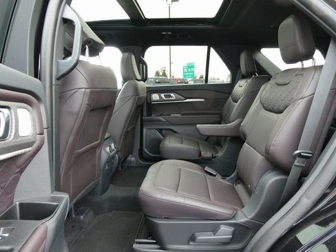 Used 2025 Ford Explorer Platinum w/ Ultimate Package image 19