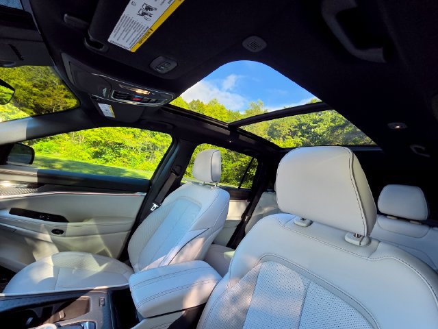Used 2025 Jeep Wagoneer S Limited AWD/4WD image 17