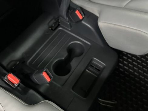 Used 2025 Toyota Sienna XLE FWD image 36