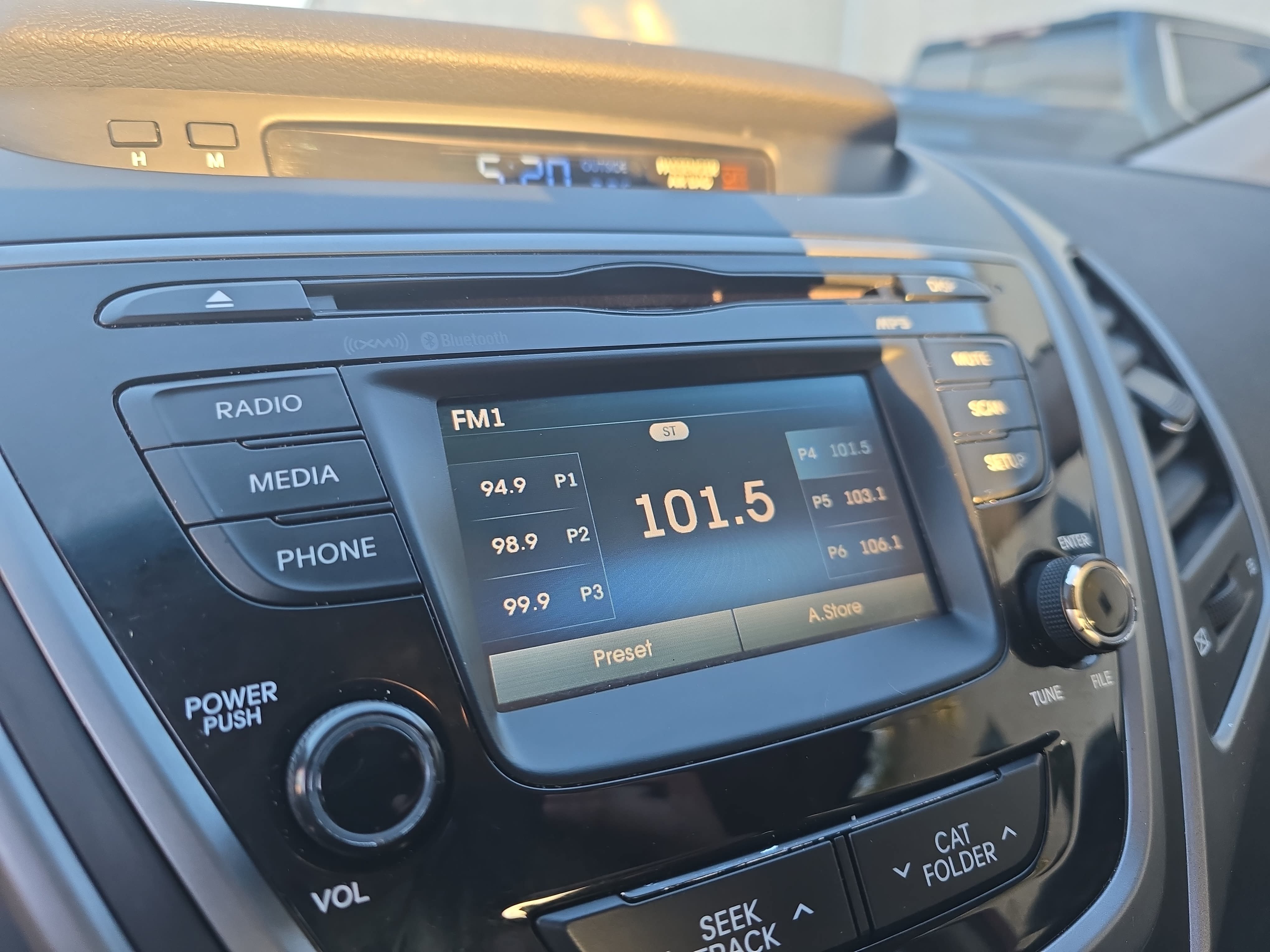 Used 2015 Hyundai Elantra Limited FWD image 21