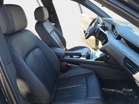 Used 2023 Audi e-tron Premium w/ Convenience Plus Package AWD/4WD image 12