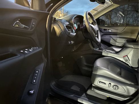 Used 2020 Chevrolet Equinox LT w/ Midnight Edition image 7