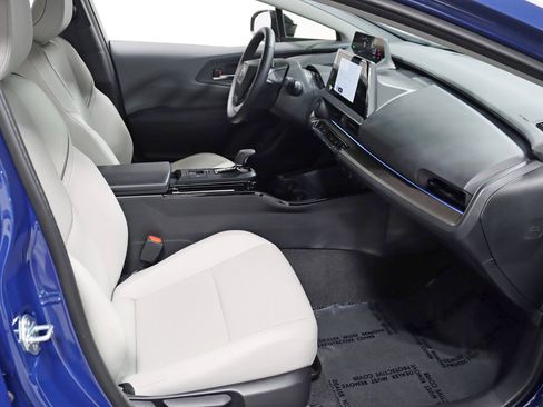 Used 2026 Toyota Prius XLE AWD/4WD image 29