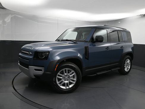 Used 2025 Land Rover Defender 110 S image 4