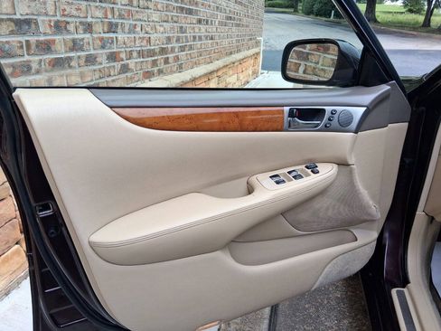 Used 2005 Lexus ES 330 FWD image 22
