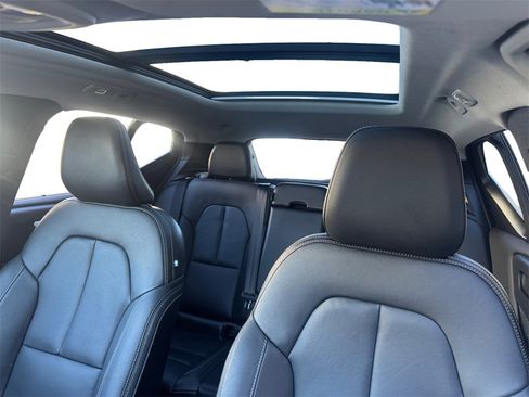 Certified 2025 Volvo XC40 B5 Plus image 19