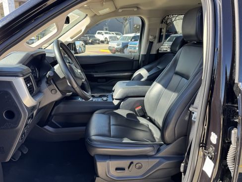 Used 2024 Ford Expedition Max XLT image 17
