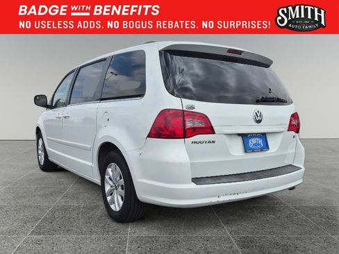 Used 2013 Volkswagen Routan SE FWD image 6