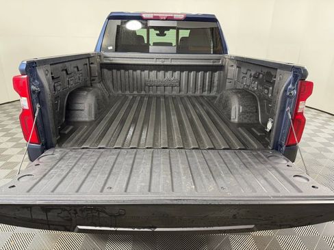 Used 2021 Chevrolet Silverado 1500 High Country w/ Technology Package image 12