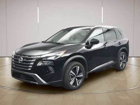 Certified 2025 Nissan Rogue SL w/ SL Premium Package FWD image 3