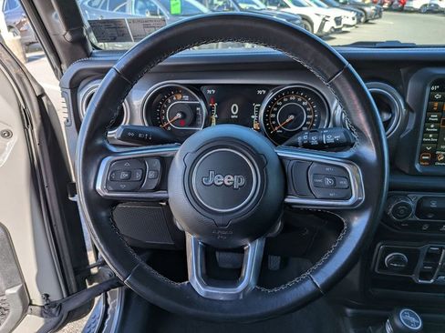 Used 2022 Jeep Wrangler Unlimited Sahara AWD/4WD image 13