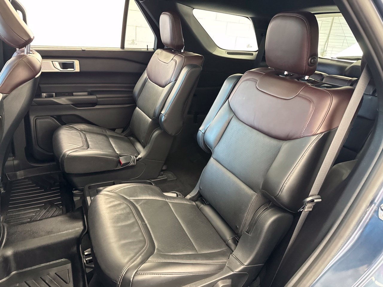 Used 2020 Ford Explorer Platinum w/ Premium Technology Package AWD/4WD image 40