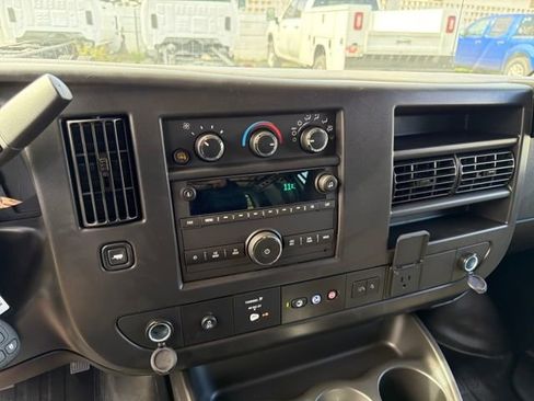 New 2025 Chevrolet Express 2500 Work Van 3D Cargo Van w/ Driver Convenience Package RWD image 25