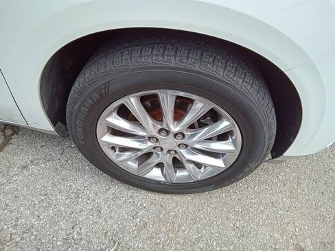 Used 2018 Buick Enclave Premium w/ Experience Buick Package AWD/4WD image 3