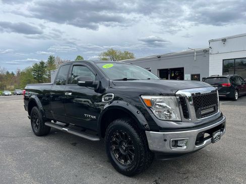 Used 2017 Nissan Titan SV AWD/4WD image 6