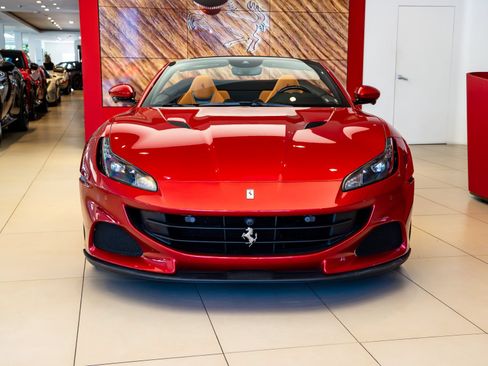 Used 2022 Ferrari Portofino M RWD image 2