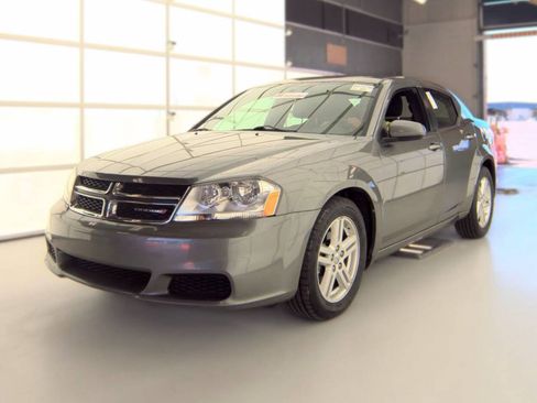 Used 2012 Dodge Avenger SXT FWD image 1