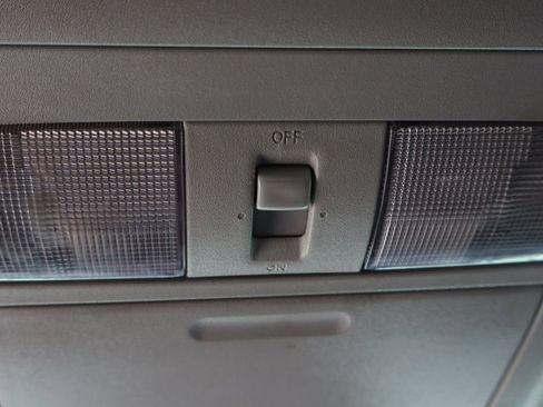 Used 2016 Nissan Frontier SV image 28