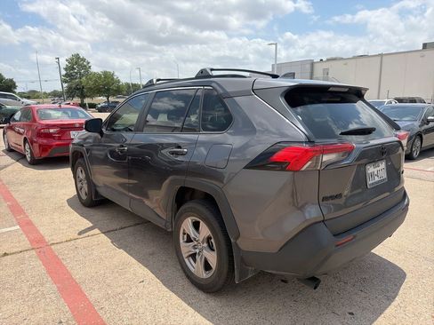 Used 2024 Toyota RAV4 XLE w/ Convenience Package FWD image 4