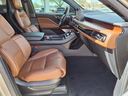 Used 2023 Lincoln Aviator Reserve w/ Equipment Group 201A image 9